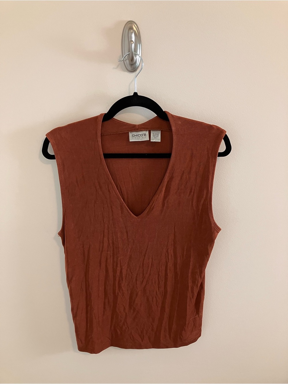 Chico's Travelers Sleeveless V-Neck Tank Top in Rust Size 2